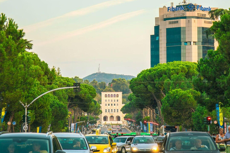 Excursão a pé por Tirana e montanha Dajti com teleférico incluído