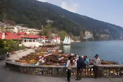 Tour serale di 4 notti e 5 giorni Kullu Manali