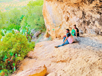Cala Millor: "Holbewoners", grot op een berg, leuk spel en wandeling