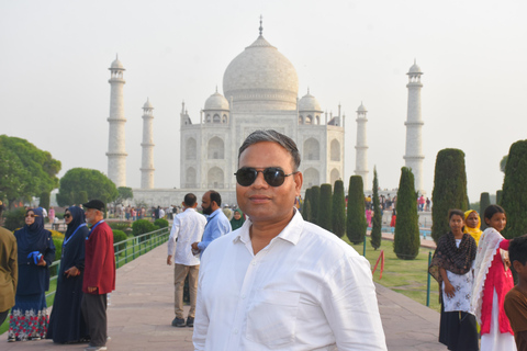 From Mumbai: 4-Day Golden Triangle Tour with Flights Tour Price without Hotels