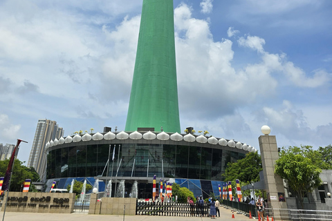 Colombo: Night Tuk-Tuk Adventure with Street Food Tasting