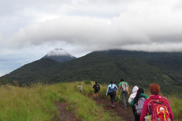 Santa Ana: wędrówka po wulkanie San Marcelino z lokalnym przewodnikiem.