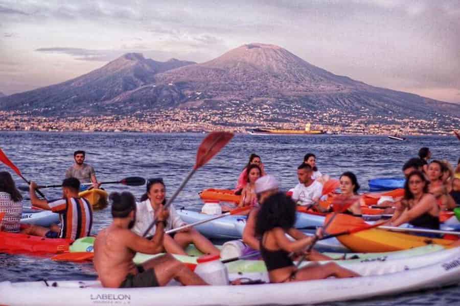 Neapel: Kajak-Tour bei Sonnenuntergang mit Aperitif