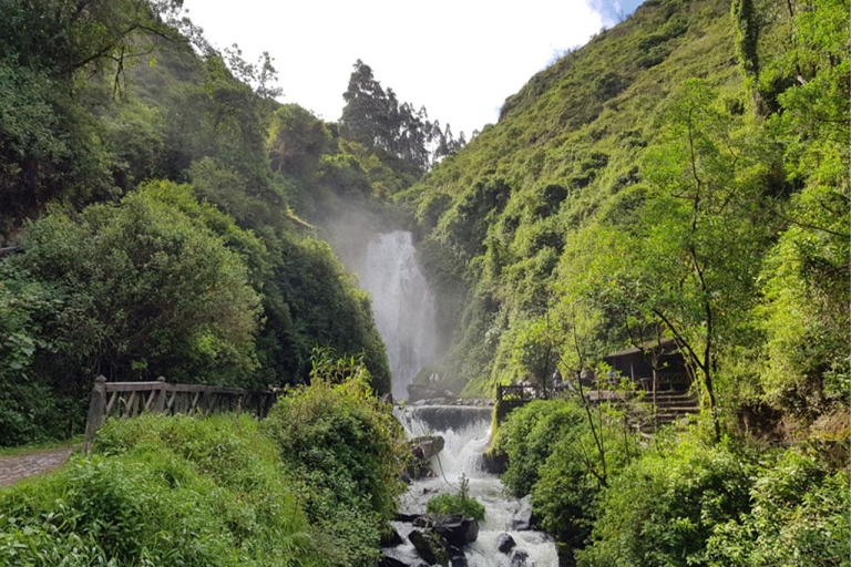 Wycieczka po targu w Otavalo, wodospad Peguche i laguna CuicochaWycieczka na targ w Otavalo - prywatnie