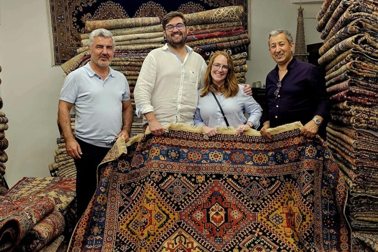 Zakupy dywanów z ekspertem Grand BazaarWycieczka po dywanach z ekspertem Grand Bazaar