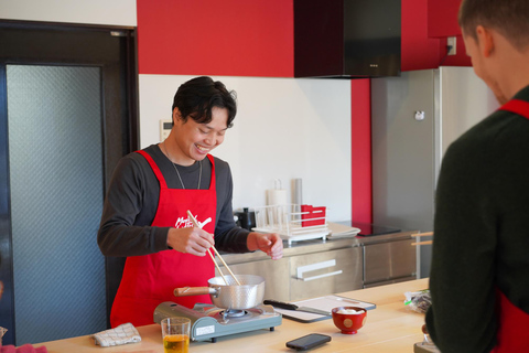 Tokio: Clase de cocina de sushi con degustación de sake