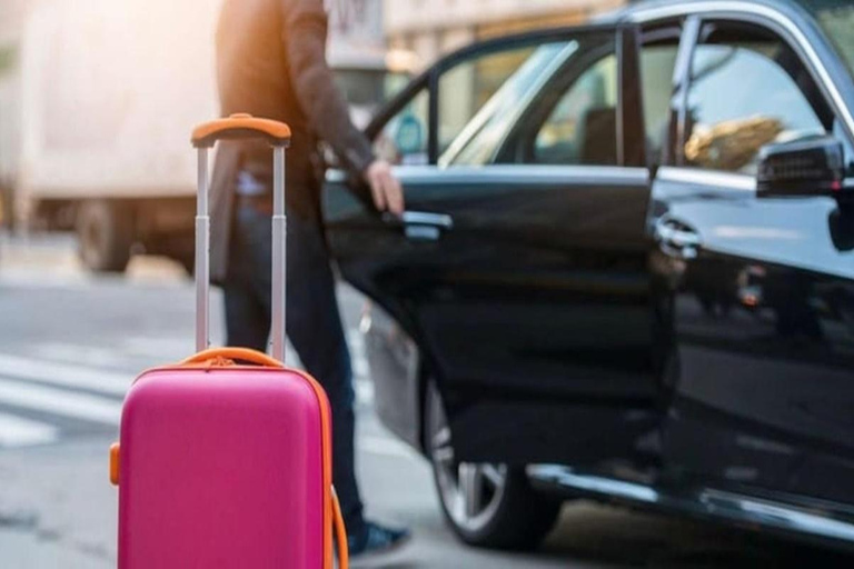 Aeropuerto Phu Bai: Traslado privado al/desde el centro de HueAeropuerto Phu Bai: Traslado privado desde/hasta el centro de Hue