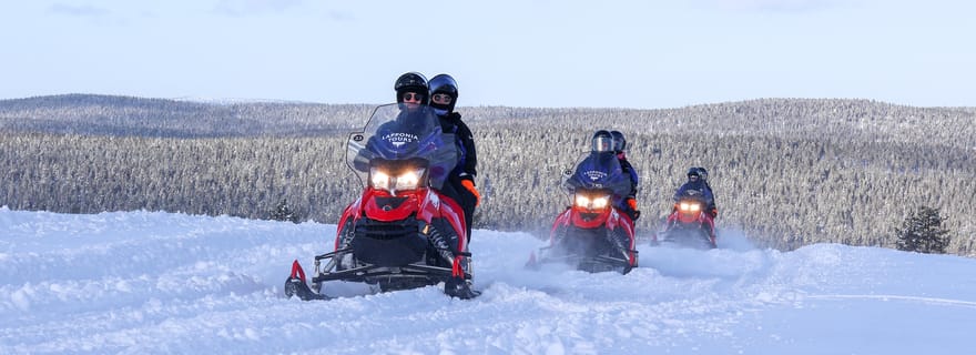 Saariselkä : Safari de pêche sur glace en motoneige