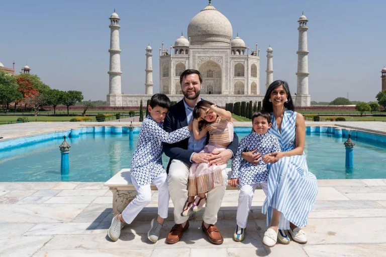 Taj Mahal: Express Entry Ticket For Sunrise Tour with Guide All Inclusive