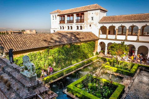 Granada: Alhambra & Nasrid Palaces Fast-Track Ticket