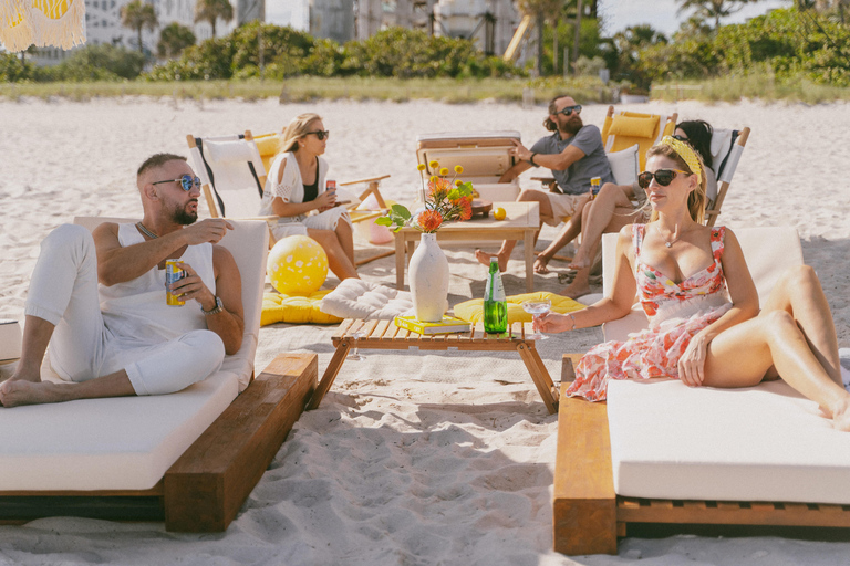 Miami: Private Beach Lounge and Picnic Set Up Grande Riviera Suite: Private Beach Lounge and Picnic Set Up