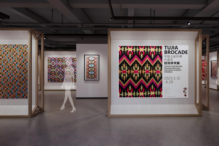 Zhangjiajie: Huanglong Cave & Tujia Brocade Experience