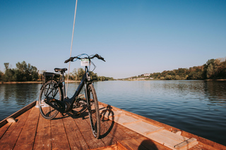 Loire castles with electric bicycle