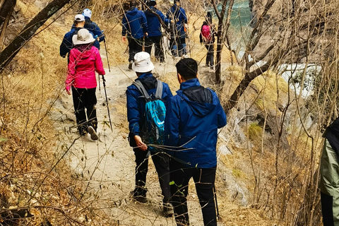 Tiger Leaping Gorge Trekking in the Canyon