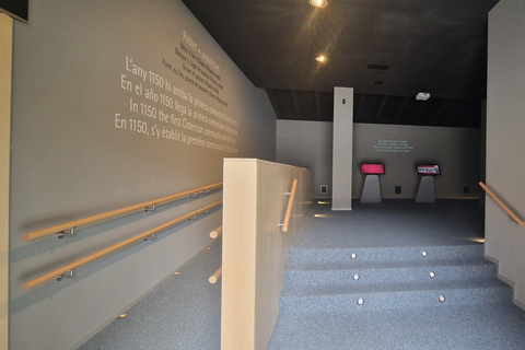 Från Salou: Rundtur i klostret Poblet med upphämtning från hotelletFrån Salou: Rundtur till klostret Poblet med upphämtning från hotellet