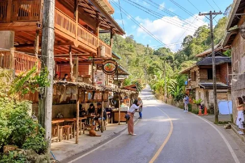 Chiang Mai: Minivan Rental with Driver to Doi Mae Kam Pong