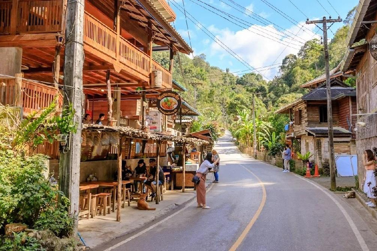 Chiang Mai : location d'un minibus avec chauffeur pour Doi Mae Kam PongChiang Mai : Location d'un minibus avec chauffeur à Doi Mae Kam Pong