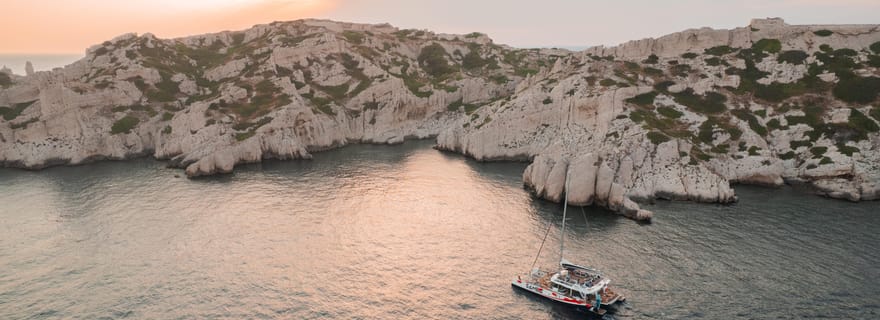 Marseille : Le Coucher de Soleil en Catamaran en Baie de Marseille