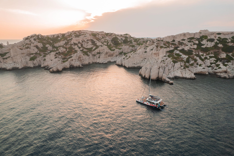 Marseille : Le Coucher de Soleil en Catamaran en Baie de Marseille