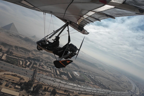 تجربة الطيران فوق أهرامات الجيزة في مصر