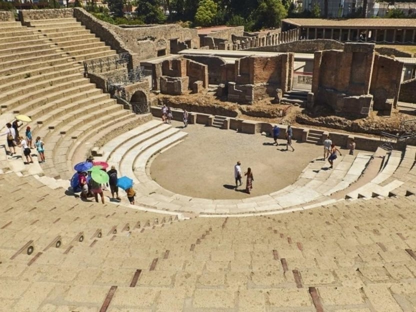 From Rome: Pompeii and Vesuvio Guided Day Trip with Lunch