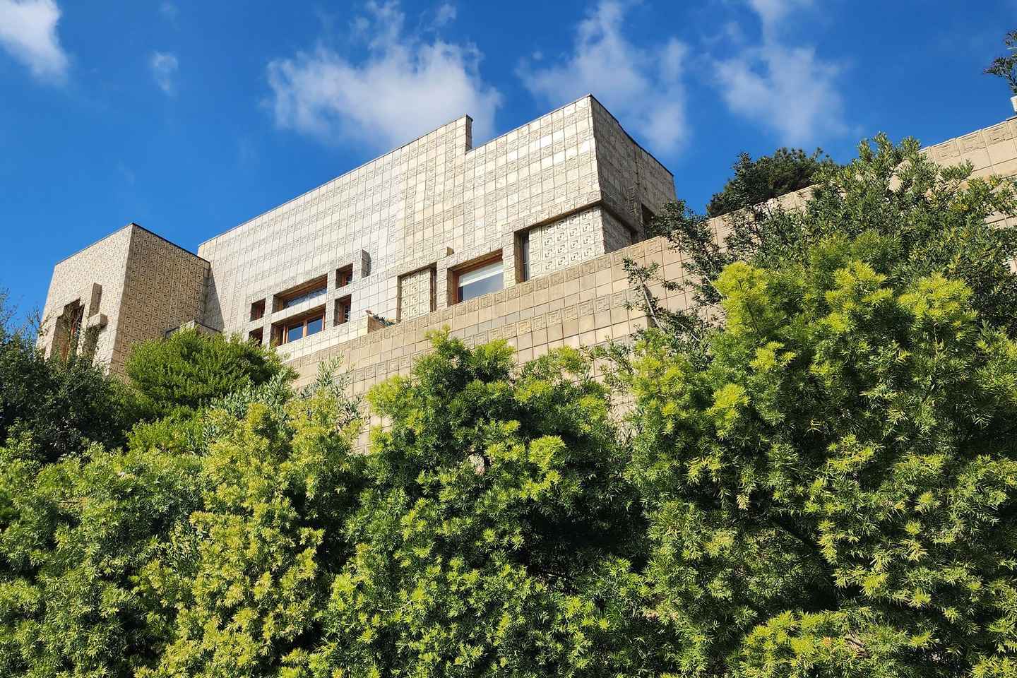Frank Lloyd Wright and Griffith Observatory Hike - Frank Lloyd Wright and Griffith Observatory Hike