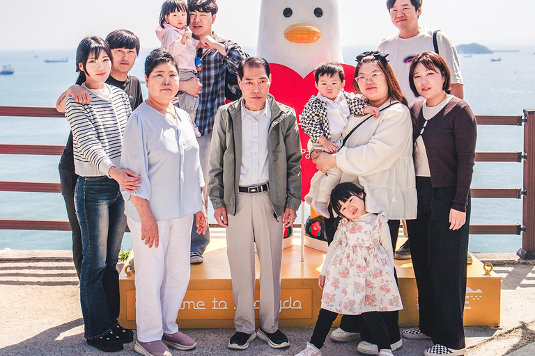 Busan: Private Photography Walk at Huinnyeoul Village