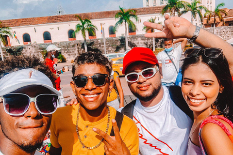 Cartagena : Excursion en bateau sur l&#039;île de Cholon et fête avec DJ + déjeuner