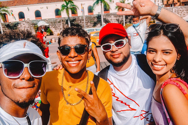 Cartagena : Excursion en bateau sur l&#039;île de Cholon et fête avec DJ + déjeuner