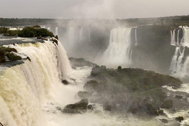 Tour privado de las Cataratas del Iguazú: Brasil y Argentina en 1 Día