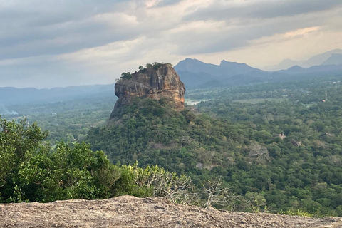 Tour in tuk tuk da Kandy a Sigiriya