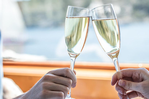 Stockholm: Pizza Buffet Cruise with Scenic Views