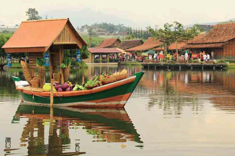 JAKARTA : JAVA TOUREN NACH BANDUNG/YOGYAKARTA/BROMO/IJEN