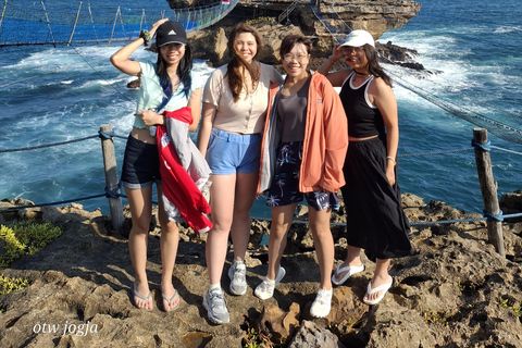 Yogyakarta: spiaggia di Timang, grotta di Pindul e tour con droniYogyakarta: spiaggia di Timang, grotta di Pindul e tour con drone