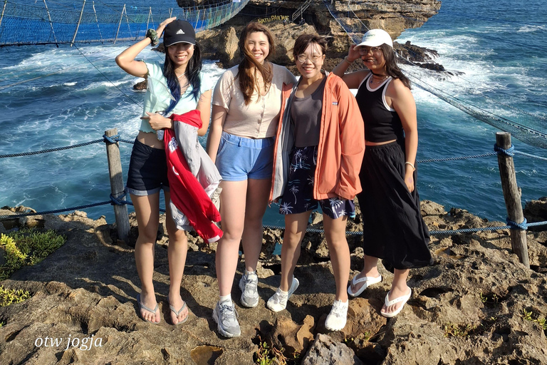 Yogyakarta: spiaggia di Timang, grotta di Pindul e tour con droniYogyakarta: spiaggia di Timang, grotta di Pindul e tour con drone