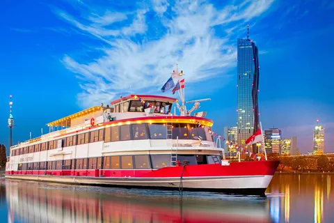 Vienna: 3.5-hour Danube cruise "Hungarian Night"