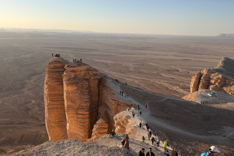Riyadh: Edge of the World, Sadus Village & Bat Cave Tour Edge of the World, Sadus Village..etc(Private tour)