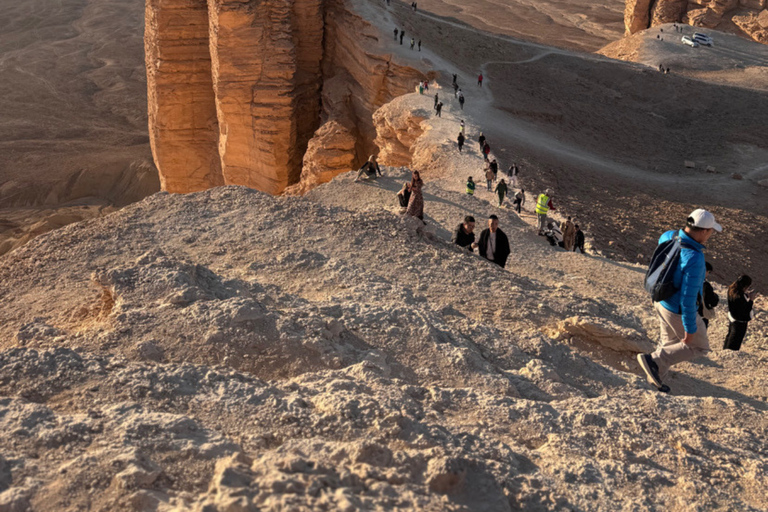 Riyadh: Edge of the World, Sadus Village & Bat Cave Tour Edge of the World, Sadus Village..etc(Private tour)