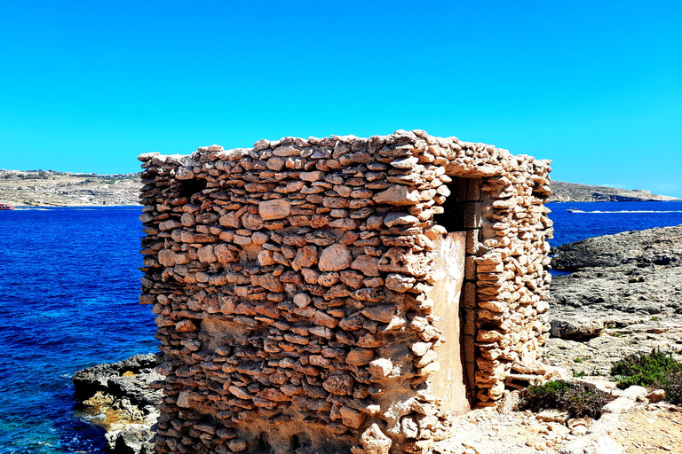 Gozo Unveiled: Guided Hiking in Comino Island