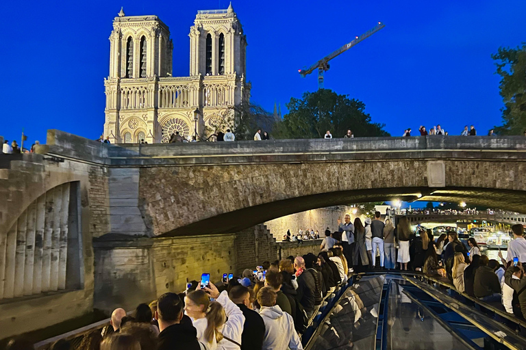 Paris: Illuminated Seine Night Cruise from the Eiffel Tower Paris: Illuminated Seine River Night Cruise & Free Postcard