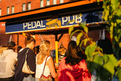 Savannah: Party Pedal Bike Tour with Stops at Local Bars