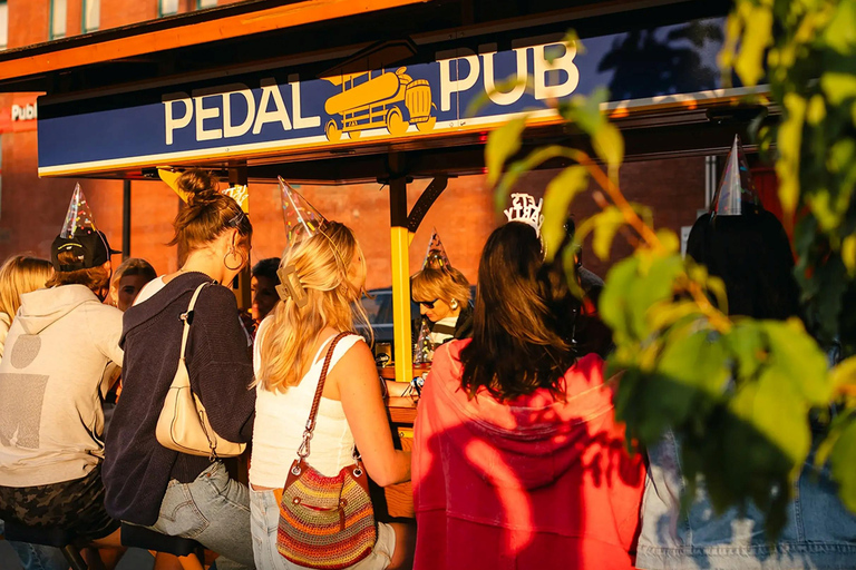 Savannah: Party Pedal Bike Tour with Stops at Local Bars