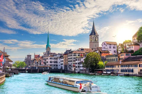 Excursion privée d'une journée : Bâle à Zurich, chauffeur parlant anglais