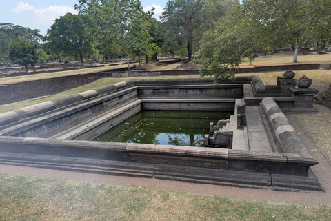 Sigiriya: Anuradhapura Guided Day Trip