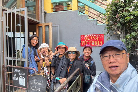 Valparaiso: Guided Walking Tour with Pablo Neruda Museum