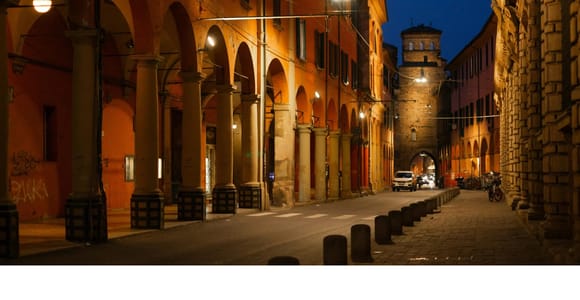 Bologna Night Tour: Legends, Hidden Corners & Secret Views