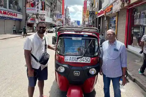 Colombo: Street Food Tour with Sightseeing by Tuk-Tuk