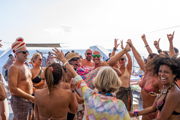 Ibiza: Half Day Pass at Ibiza Boat Club with Brunch & Drinks Bottomless Brunch Boat Party: General Admission