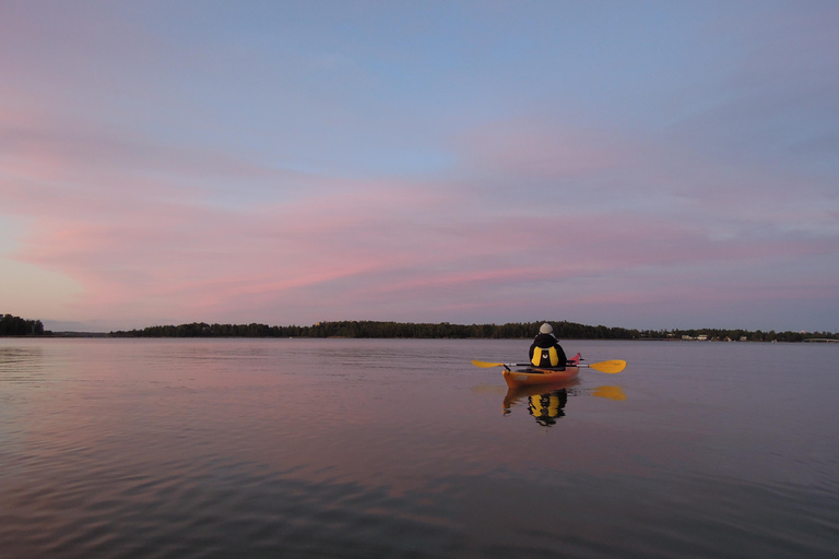 Urban sunset kayaking tour in Helsinki