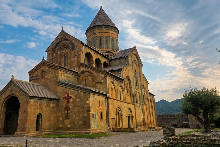 From Tbilisi: Mtskheta & Zedazeni Peak 4x4 Tour with Picnic